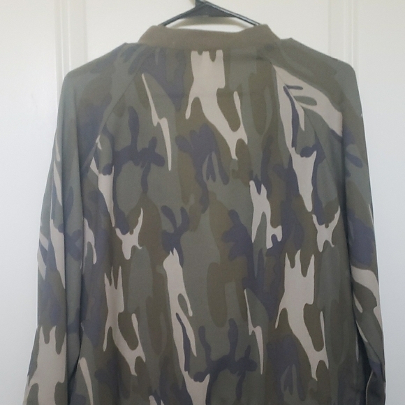 Live 4 Truth Green Bomber Jacket with Stylish Design - Picture 5 of 5
